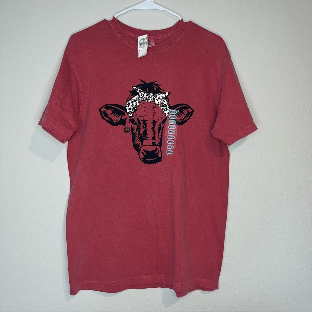 Comfort Colors Women’s M red/maroon Short Sleeve Crew neck T-Shirt Leopard/calf
